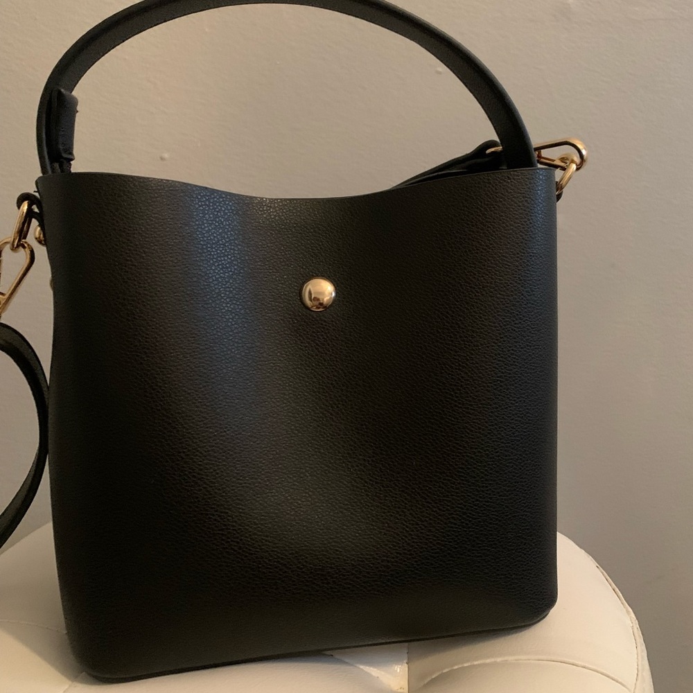 Simple Black Purse - Picture 3 of 8